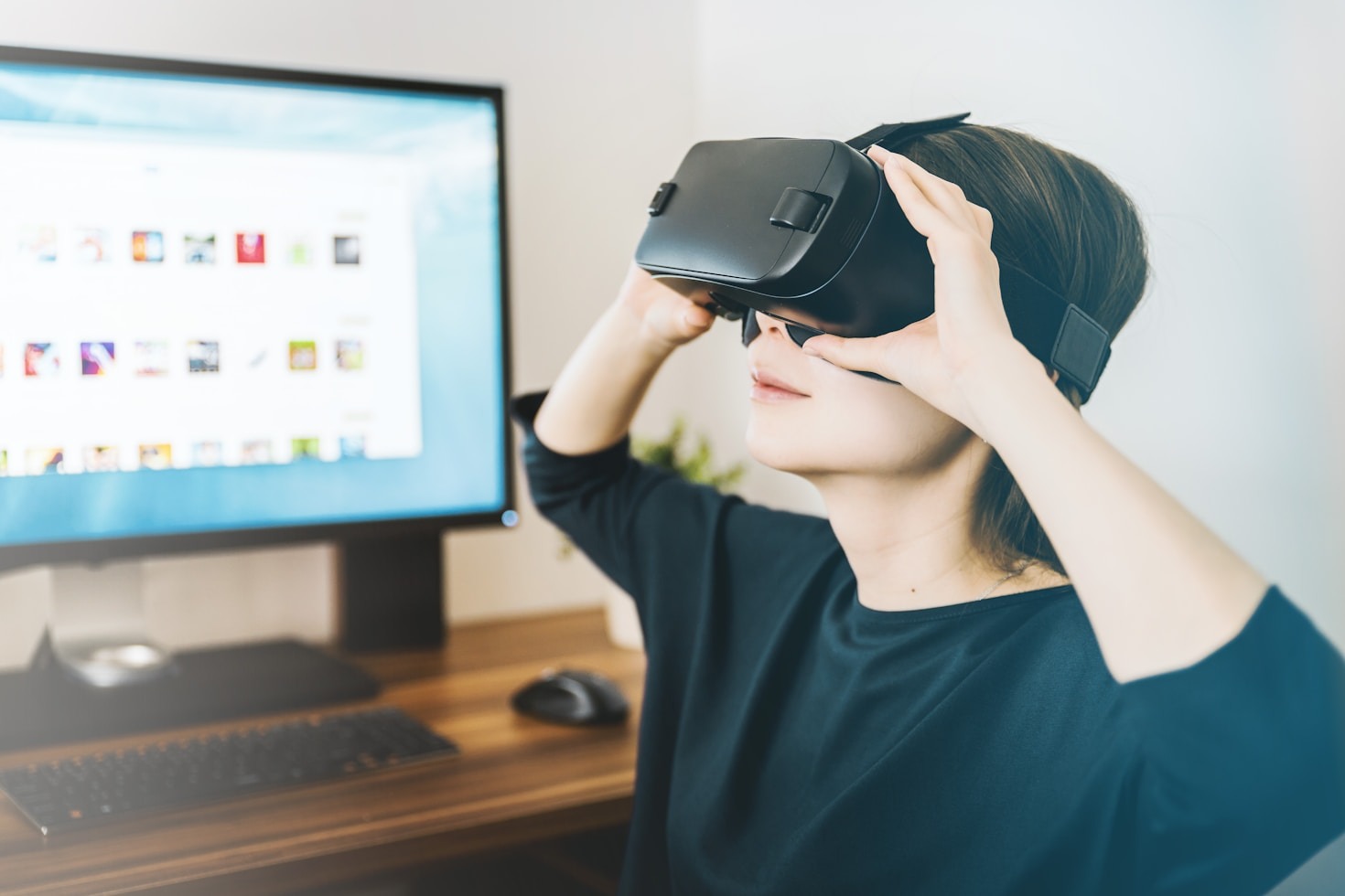 Improving User Comfort In Immersive Applications